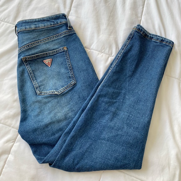 GUESS Mom Jeans High-Rise - Picture 1 of 5